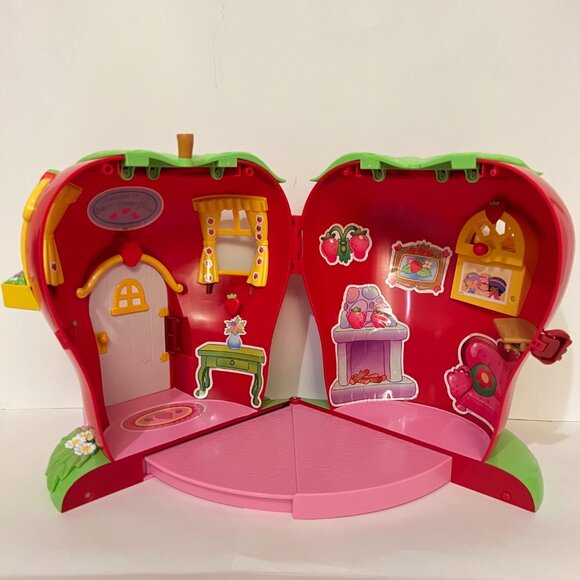 Strawberry Shortcake Berry Happy Home Playset with Doll & Accessories Vintage - Picture 3 of 15